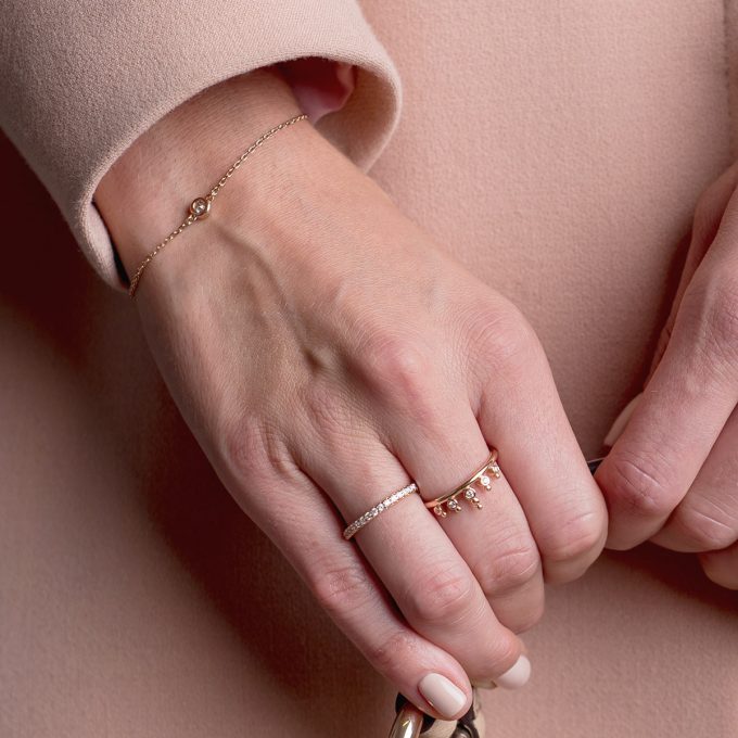 Diamond_bracelet_on_model
