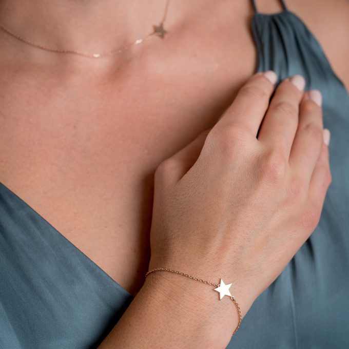 Star_bracelet_on_model