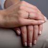 Ribbed_wedding_ring_on_model