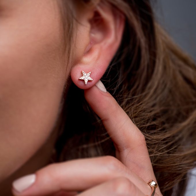 Diamond_star_earrings_on_model