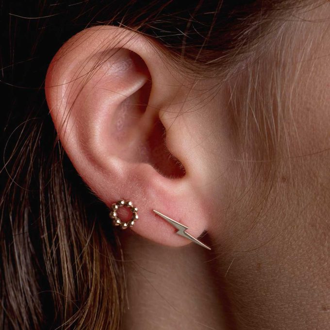 Mini_bubbles_circle_earrings_on_model