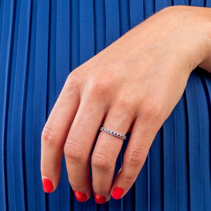 Milgrain_Sapphire_Ring_on_hand