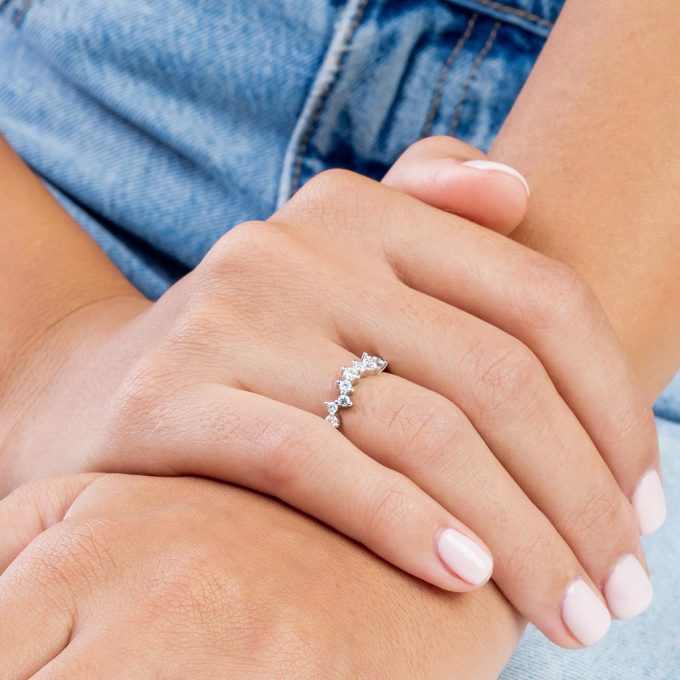 Diamond_scattered_ring_on_model