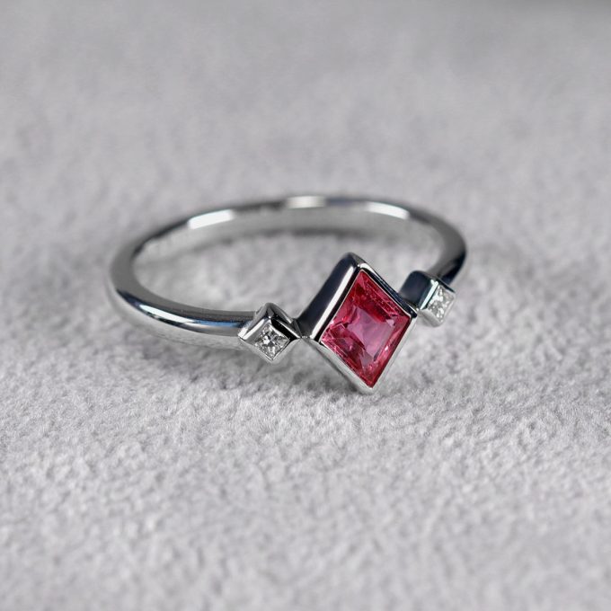 One_of_a_kind_Pink_Sapphire_and_Princess_Diamond_ring_detail