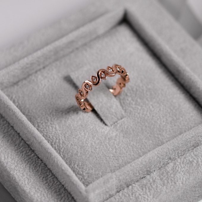 Waves_diamond_ring_in_box