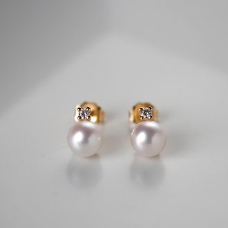 Pearl_and_diamond_earrings_details