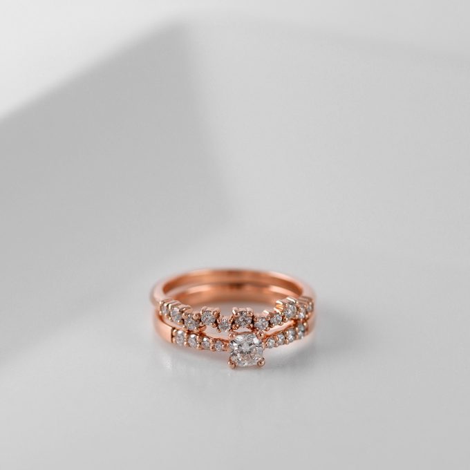 Diamantni_zarocni_prstan_Petite_Cushion_detajli Petite_Cushion_Diamond_Engagement_ring_details
