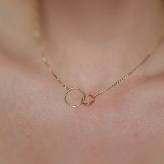 Circles_infinity_necklace_on_model