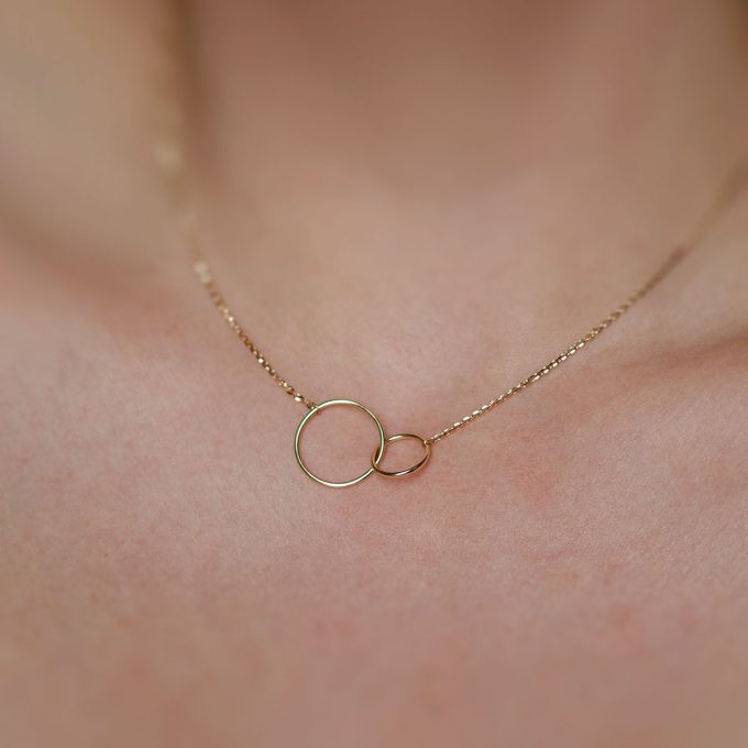 Circles_infinity_necklace_on_model