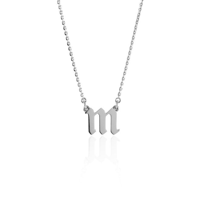 Ogrlica_z_gotsko_inicialko_belo_zlato Gothic_initial_necklace_white_gold