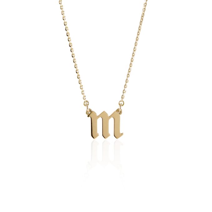 Ogrlica_z_gotsko_inicialko_rumeno_zlato Gothic_initial_necklace_yellow_gold