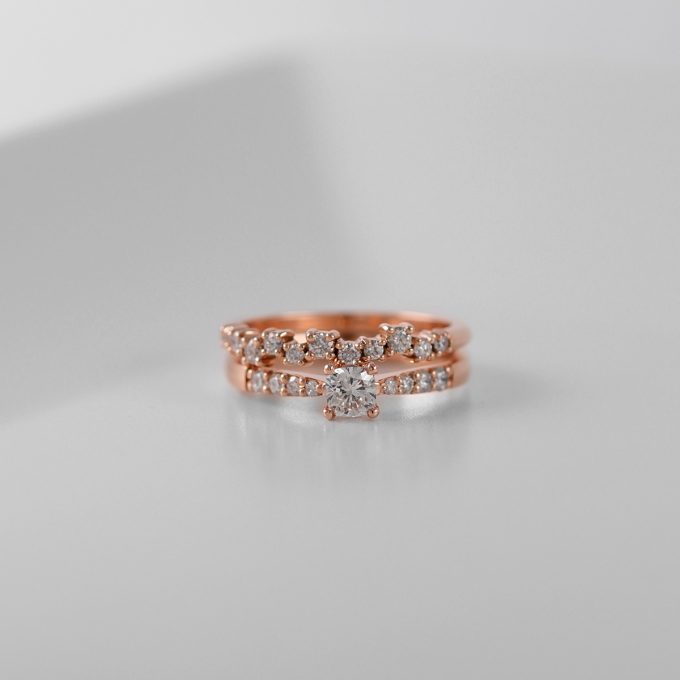 Scattered_half_eternity_diamond_ring_detail