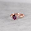 Zarocni_prstan_solza_ametist_z_diamanti_detajli Pear_Amethyst_with_side_diamonds_engagement_ring_details