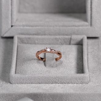 Braided_diamond_engagement_ring_detail