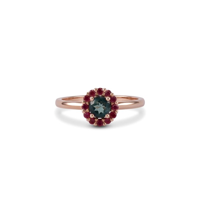 Edinstven_zarocni_prstan_z_zelenim_safirjem_in_rubini_roza_zlato One_of_a_kind_green_sapphire_and_ruby_halo_engagement_ring_rose_gold