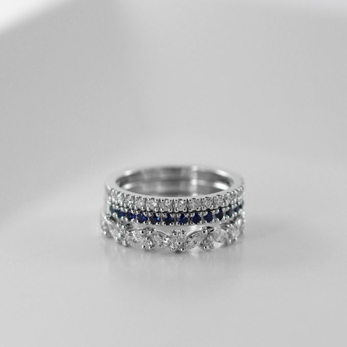 Thin_sapphire_half_eternity_ring_detail