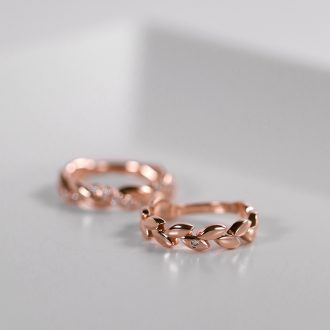 Leafy_ring_with_single_flush_diamond_detail