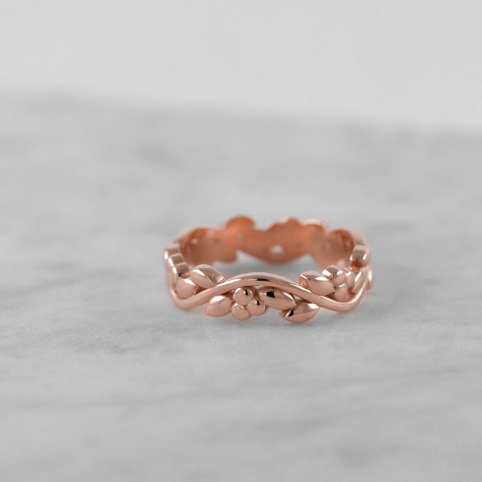 Wavy_vintage_inspired_wedding_ring_detail