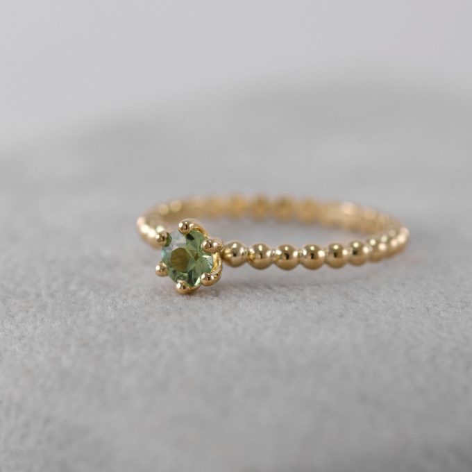 Bubbles_green_sapphire_engagement_ring_detail