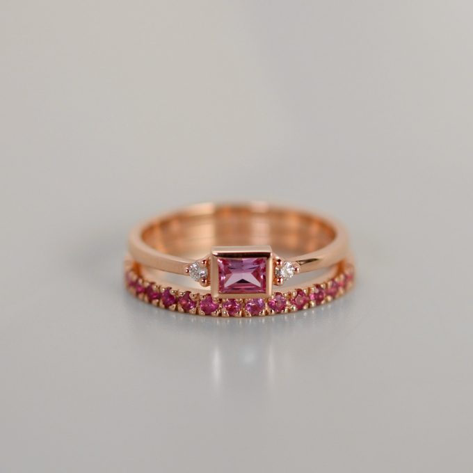 Pink_sapphire_baguette_and_diamond_engagement_ring_detail