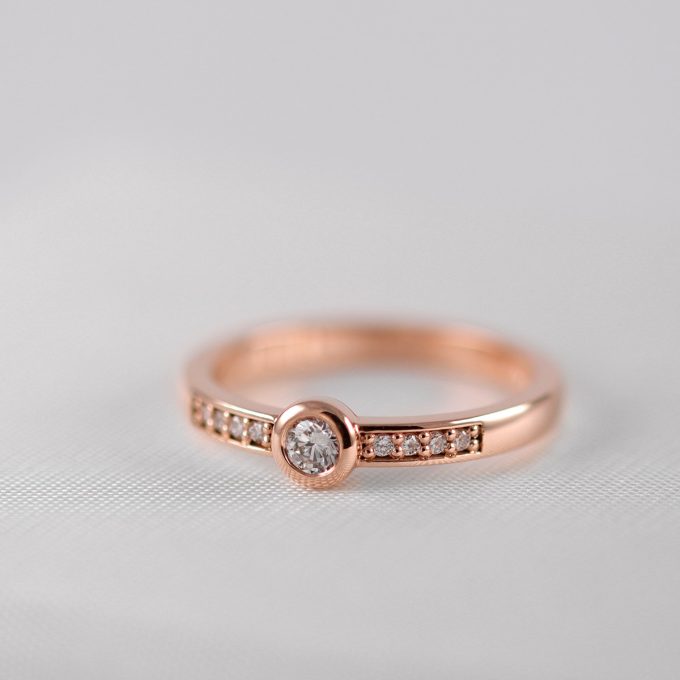 Bezel_diamond_engagement_ring_detail
