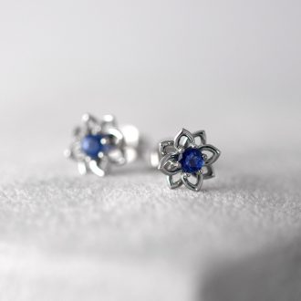 Sapphire_Flower_Earrings_detail