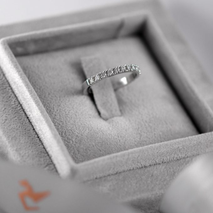 Half_eternity_diamond_wedding_ring_detail