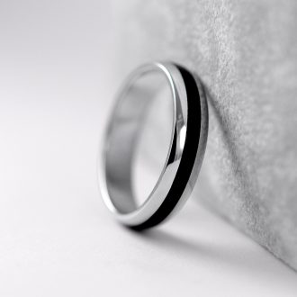 Polished_carbon_wedding_ring_detail