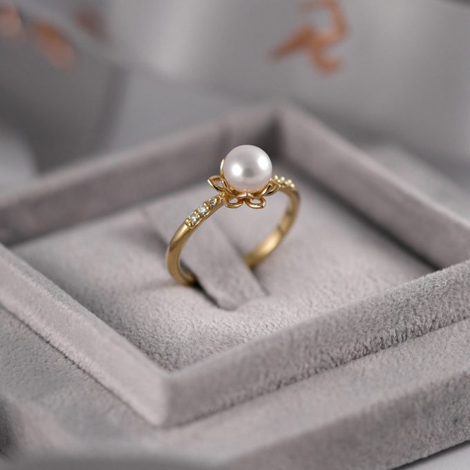 Pearl_and_diamond_flower_ring_details