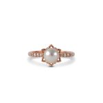 Pearl_and_diamond_flower_ring_rose_gold