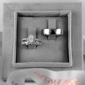 Oval_Diamond_halo_Engagement_ring_in_box