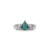 Zarocni_prstan_s_smaragdom_in_diamanti_belo_zlato Pear_Emerald_and_diamond_cluster_engagement_ring_white_gold