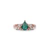 Zarocni_prstan_s_smaragdom_in_diamanti_roza_zlato Pear_Emerald_and_diamond_cluster_engagement_ring_rose_gold
