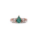 Pear_Emerald_and_diamond_cluster_engagement_ring_rose_gold