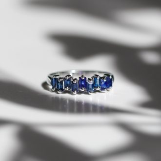 Scattered_blue_sapphire_ring_detail