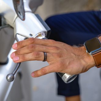 Gold_and_carbon_wedding_ring_on_hand