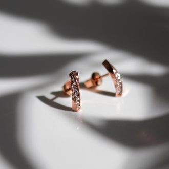 Mobius_diamond_earrings_detail