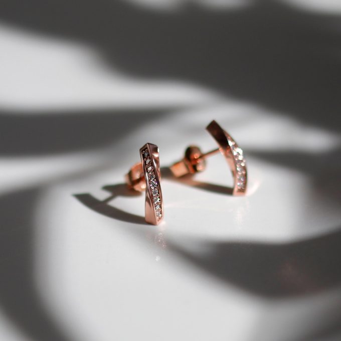 Diamantni_uhani_Mobius_detajl Mobius_diamond_earrings_detail