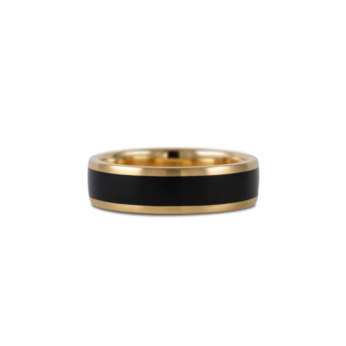 Porocni_prstan_s_karbonskim_pasom_rumeno_zlato Carbon_wedding_ring_yellow_gold