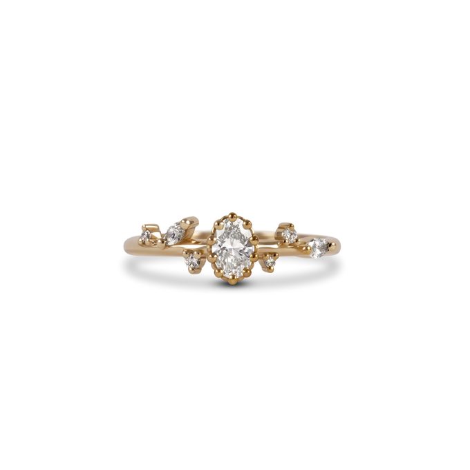 Nature_inspired_Oval_diamond_ring_yellow_gold