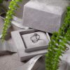 Diamantni_zarocni_prstan_halo_0.25ct_v_skatlici