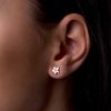 Uhani_cesnjev_cvet_z_diamantom_na_modelu Cherry_Blossom_diamond_earrings_on_model