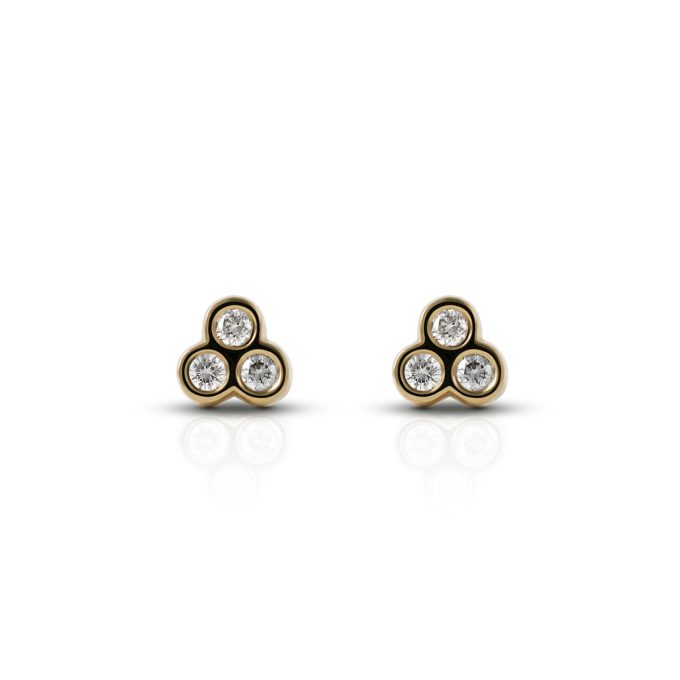 Uhani_diamantni_tris_rumeno_zlato Three_diamond_bezel_earrings_yellow_gold
