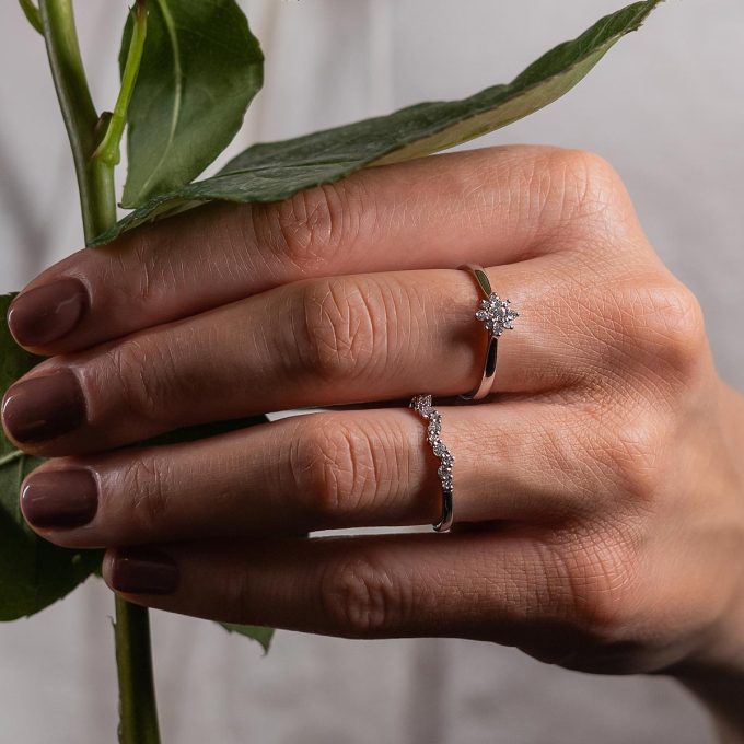 Diamond_engagement_ring_snowflake_mini_on_hand
