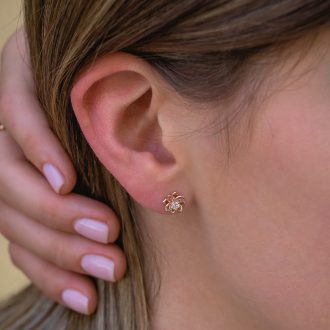 Diamond_Flower_Earrings_on_ear