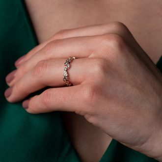 Vintage_inspired_diamond_wedding_ring_on_hand