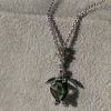 Edinstvena_ogrlica_speca_morska_zelva_s_safirjem_in_diamanti_Detajli One_of_a_kind_sleeping_sea_turtle_sapphire_and_diamond_necklace_details