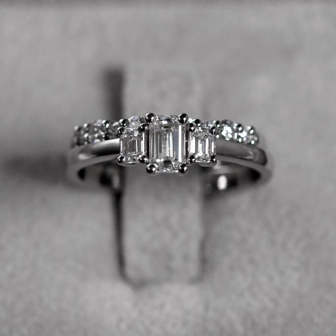 Zarocni_prstan_trilogy_diamond_detajli